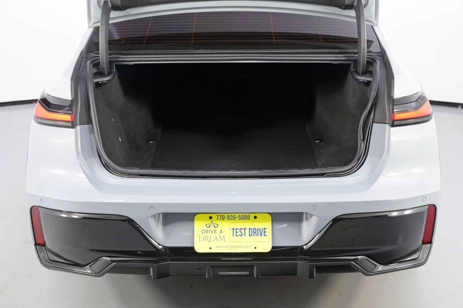 Used 2024 BMW i7 xDrive60 w/ Premium Package image 10