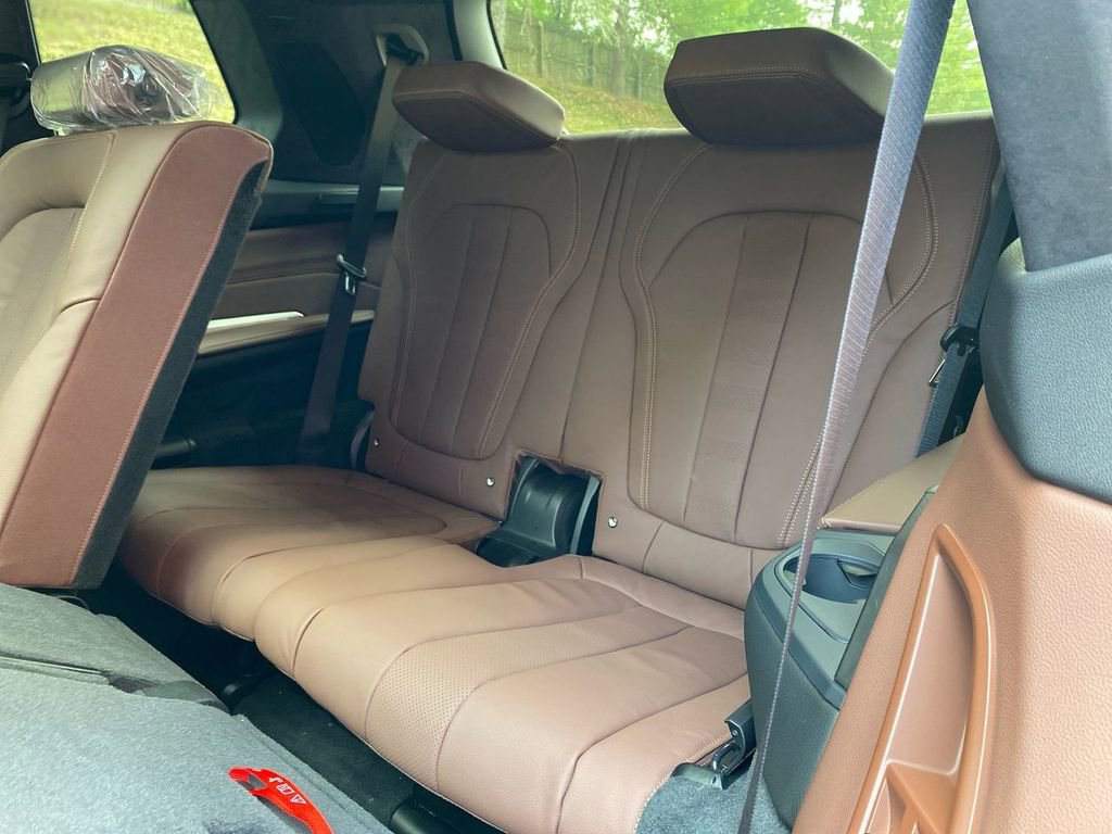 Used 2021 BMW X7 xDrive40i w/ M Sport Package AWD/4WD image 49