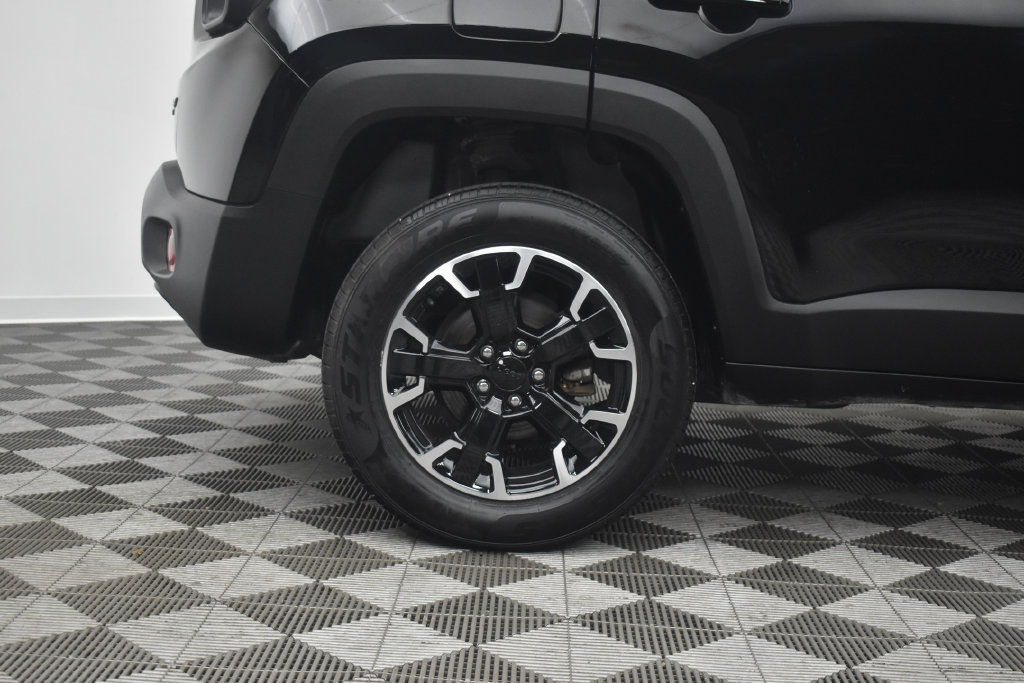 Used 2023 Jeep Renegade Trailhawk w/ Trailer Tow Group AWD/4WD image 25