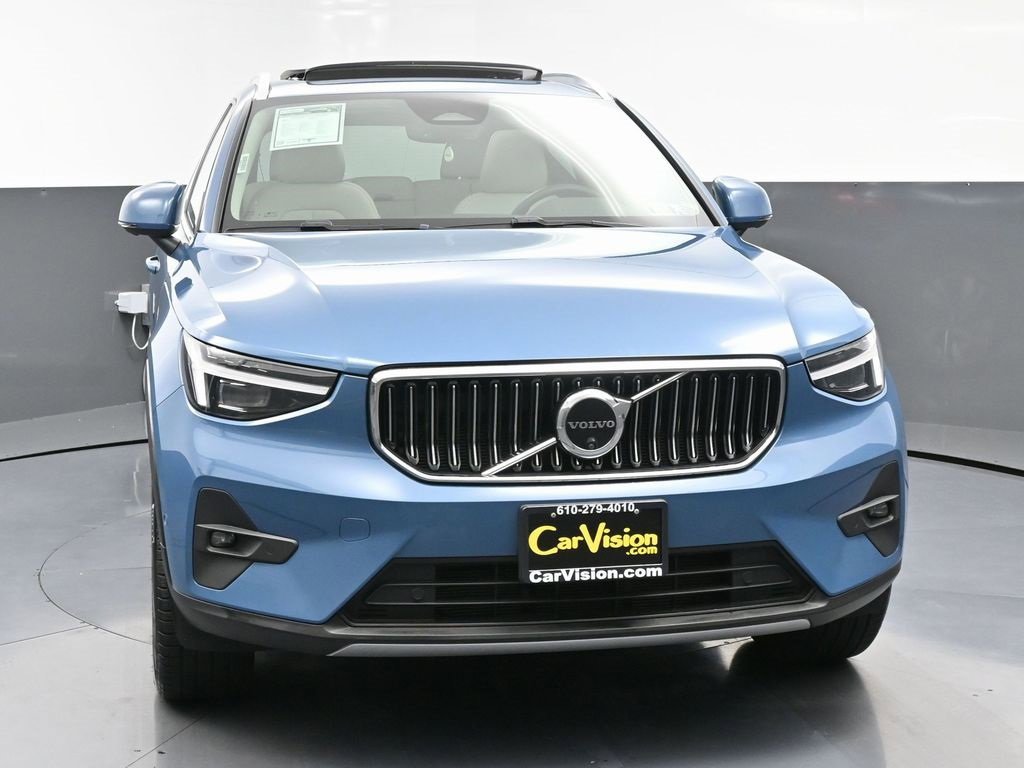 Used 2024 Volvo XC40 B5 Ultimate w/ Protection Package image 4