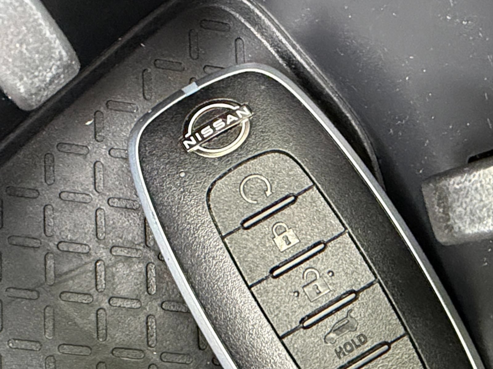 Used 2025 Nissan Pathfinder SV FWD image 27