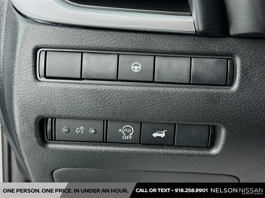 Certified 2025 Nissan Rogue SV FWD image 10