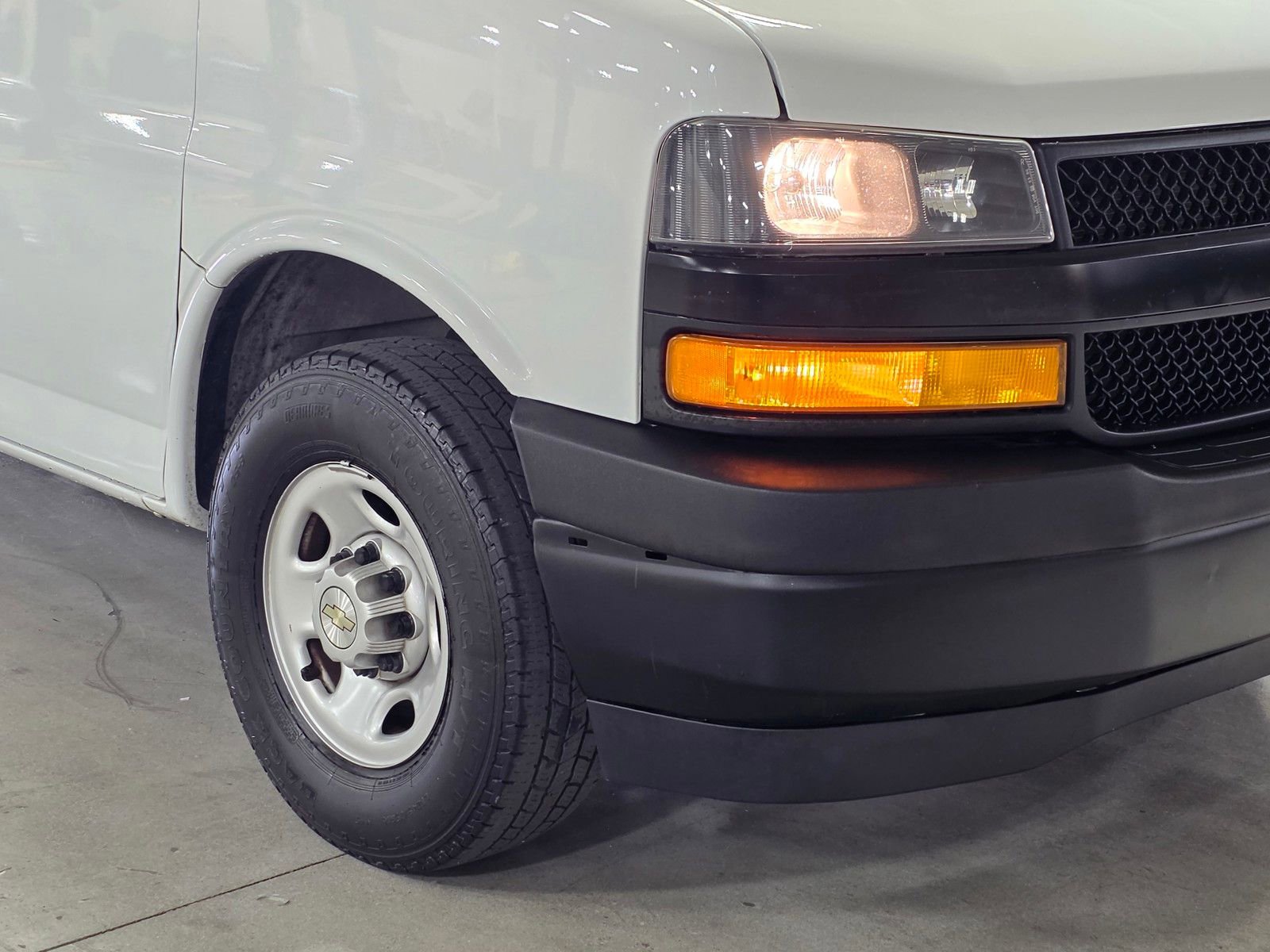 Used 2021 Chevrolet Express 2500 w/ Driver Convenience Package RWD image 10