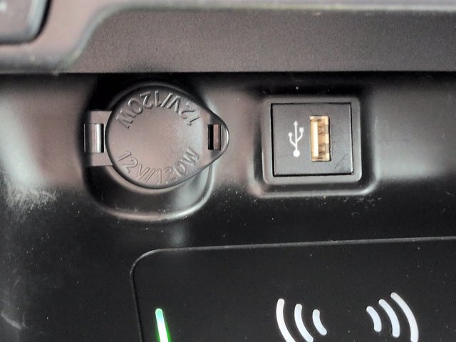 Used 2025 Toyota RAV4 XLE FWD image 23