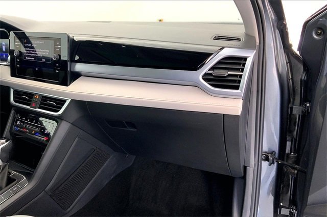 Certified 2025 Volkswagen Taos SE w/ Panoramic Sunroof Package image 16