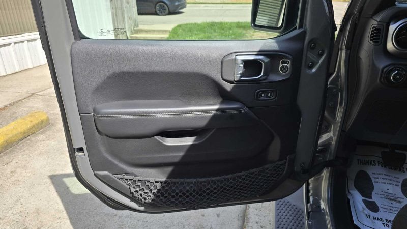 Used 2020 Jeep Wrangler Unlimited Sahara AWD/4WD image 14