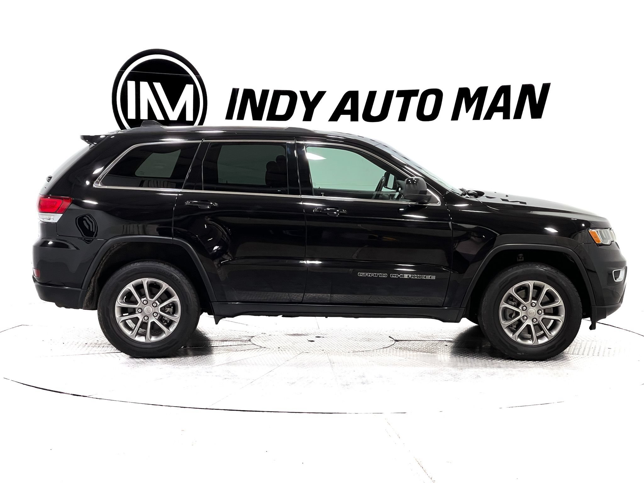 Used 2021 Jeep Grand Cherokee Laredo X AWD/4WD image 3