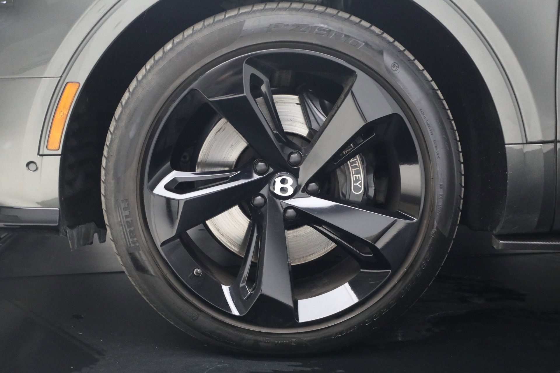 Used 2022 Bentley Bentayga image 14