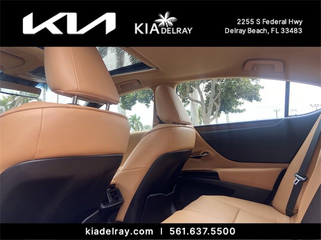 Used 2023 Lexus ES 300h w/ Premium Package image 15