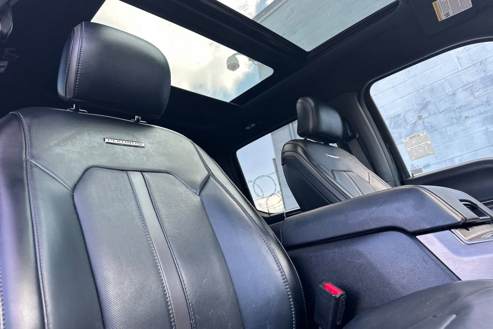 Used 2017 Ford F150 Platinum w/ Equipment Group 701A Luxury AWD/4WD image 17