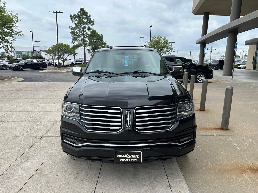 Used 2017 Lincoln Navigator Select AWD/4WD image 2