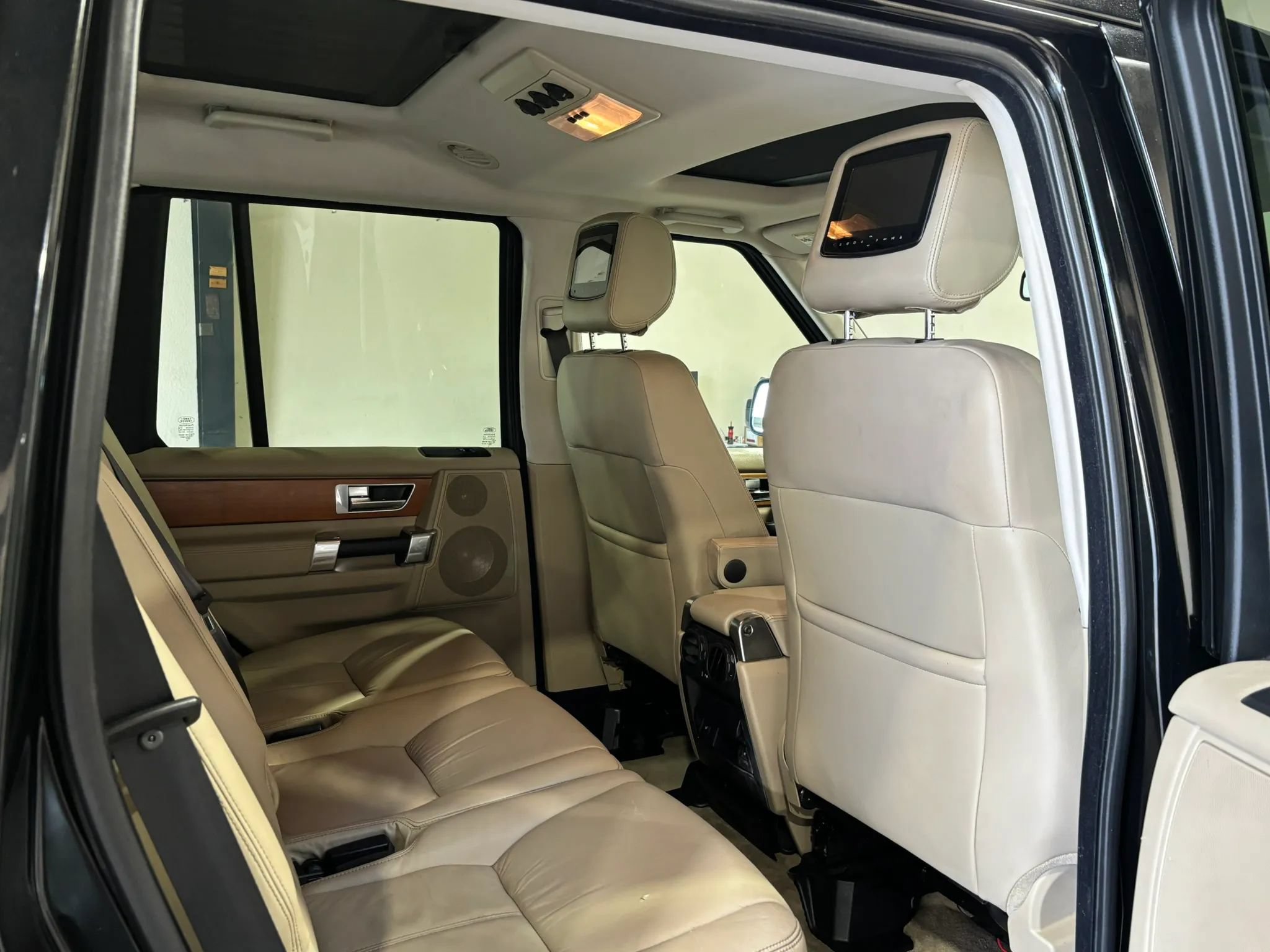 Used 2011 Land Rover LR4 HSE LUX AWD/4WD image 20