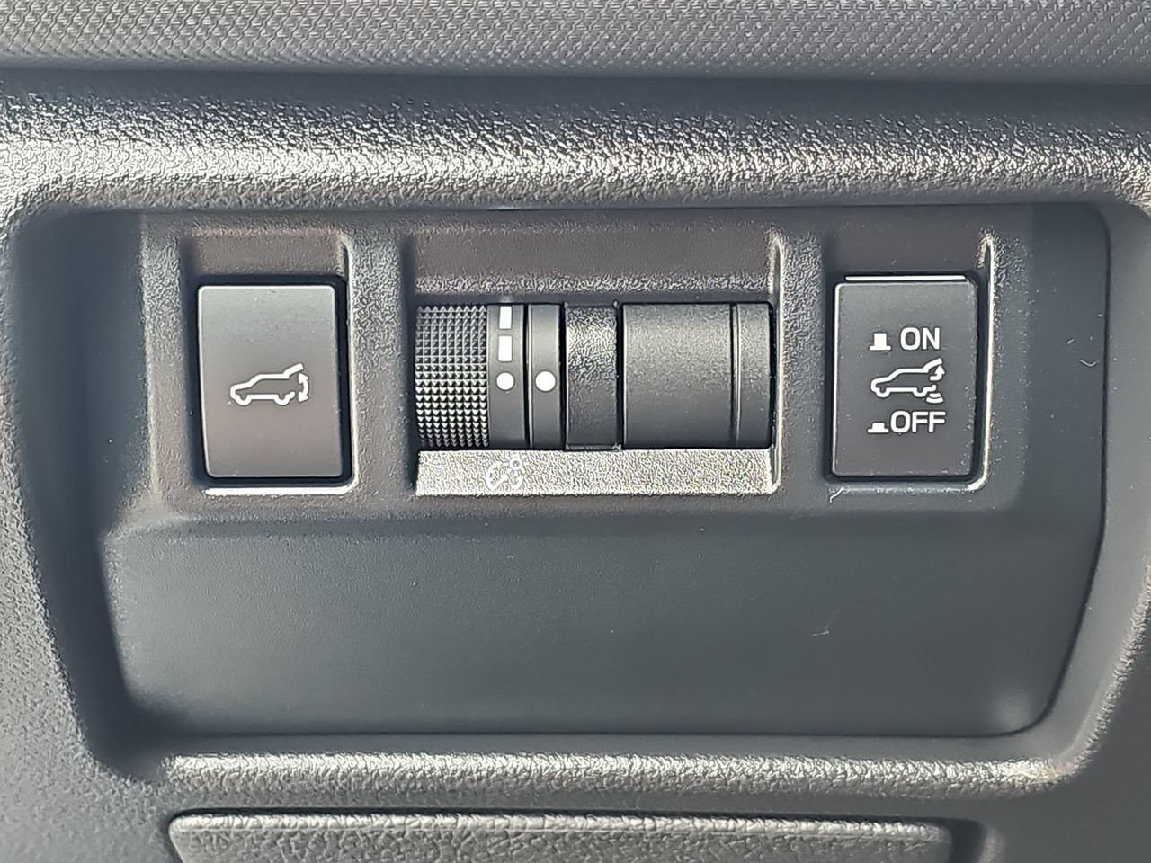 Certified 2025 Subaru Forester Premium AWD/4WD image 30