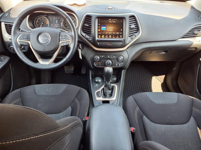 Used 2016 Jeep Cherokee Latitude w/ Cold Weather Group AWD/4WD image 9