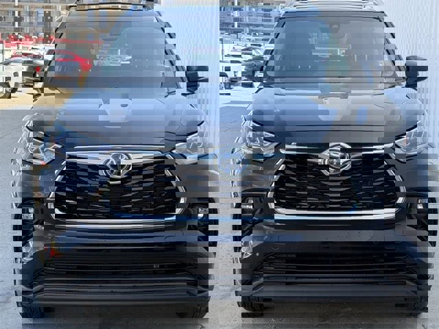 Used 2023 Toyota Highlander Limited image 8