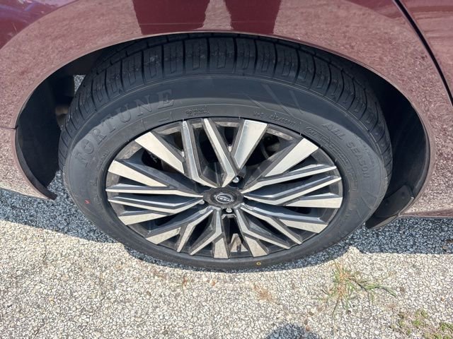 Used 2024 Nissan Altima 2.5 SV FWD image 19