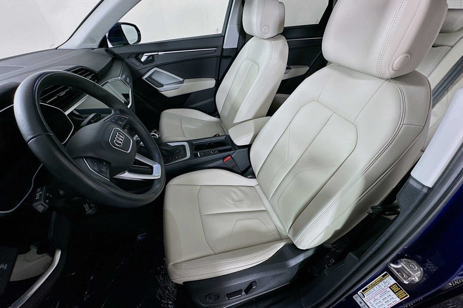 Used 2024 Audi Q3 2.0T Premium w/ Convenience Package AWD/4WD image 18