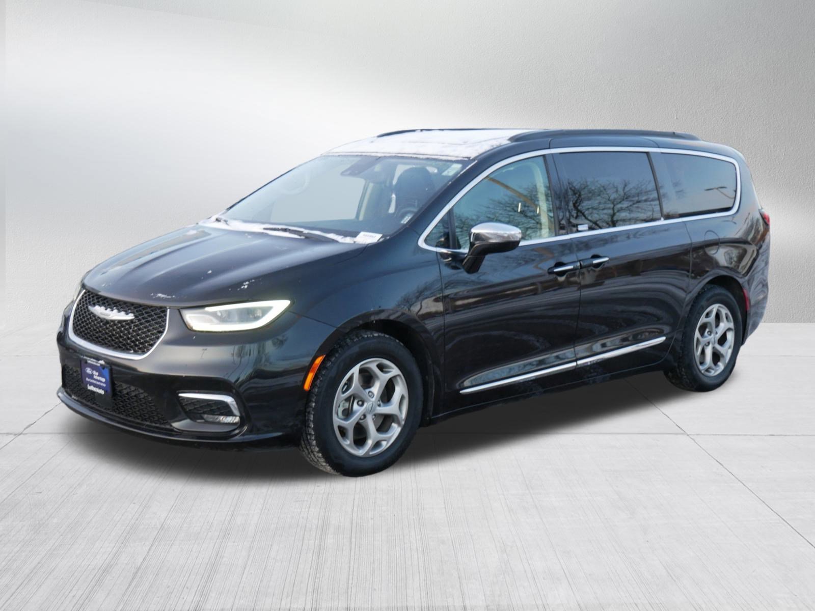 Used 2023 Chrysler Pacifica Limited FWD image 3