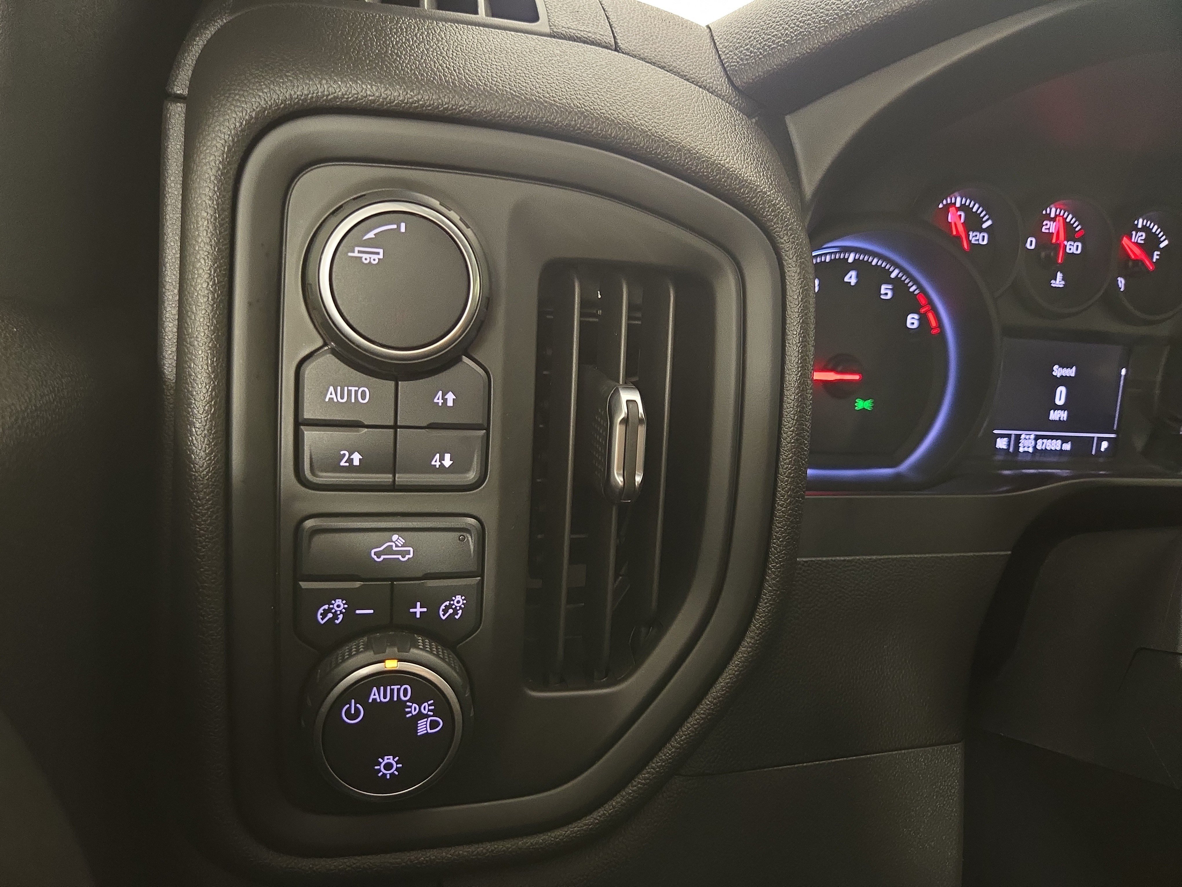 Used 2019 Chevrolet Silverado 1500 Custom Trail Boss w/ Custom Convenience Package AWD/4WD image 25