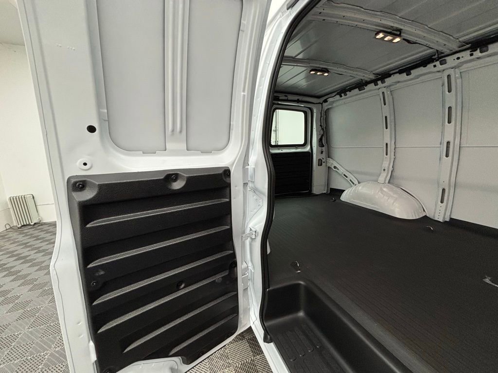 New 2025 GMC Savana 2500 w/ Driver Convenience Package image 32