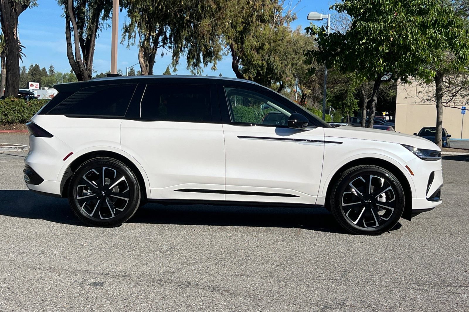 New 2026 Lincoln Nautilus Reserve AWD/4WD image 3