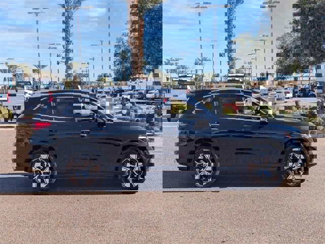 Used 2024 Mercedes-Benz GLC 300 4MATIC image 7