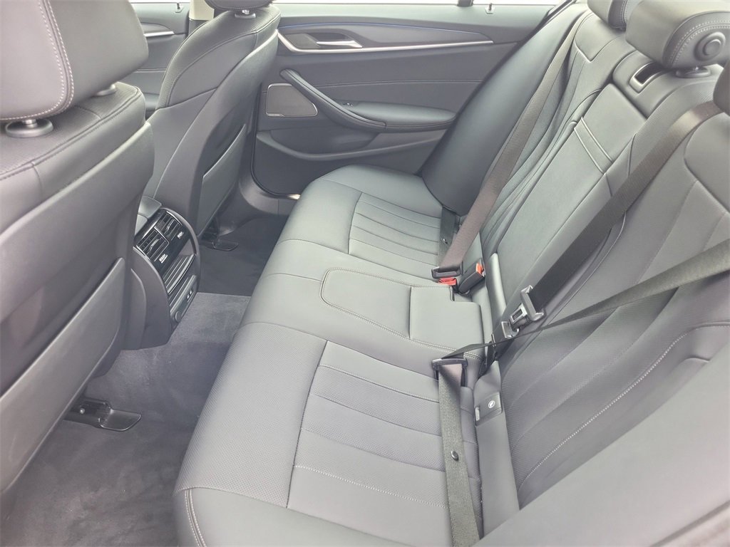 Used 2022 BMW 530e xDrive 530e iPerformance w/ Premium Package image 33