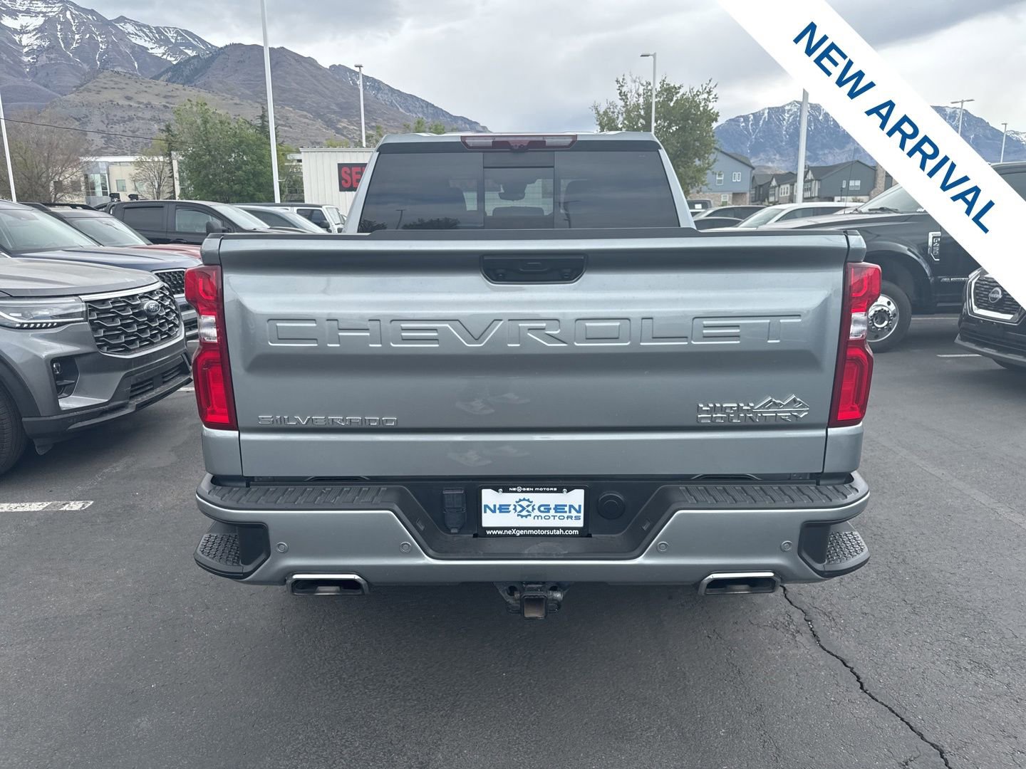 Used 2025 Chevrolet Silverado 1500 High Country w/ Technology Package AWD/4WD image 6