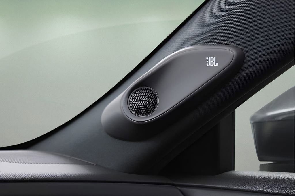 Used 2023 Toyota Crown Limited image 35