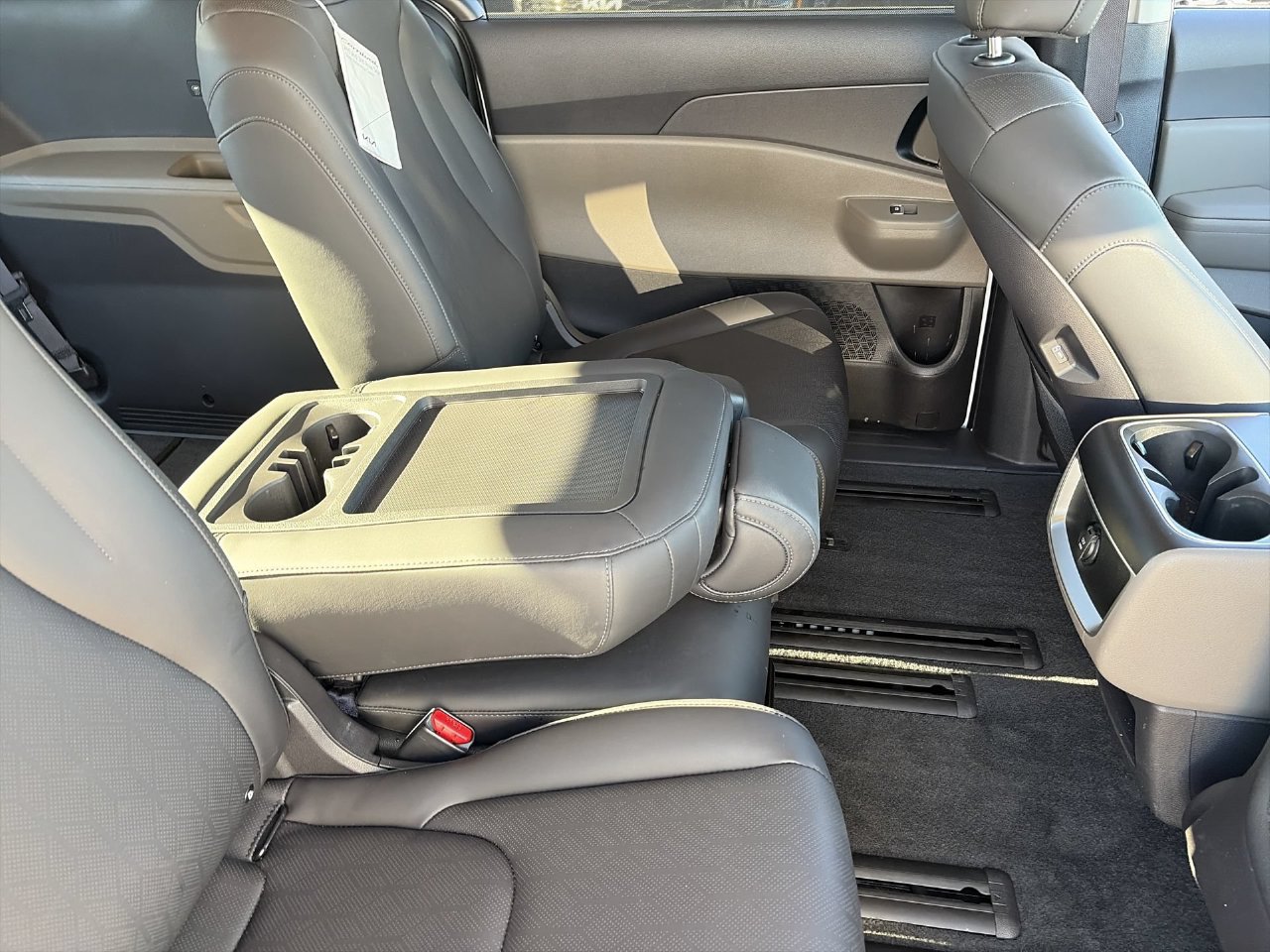 Certified 2026 Kia Carnival EX FWD image 12