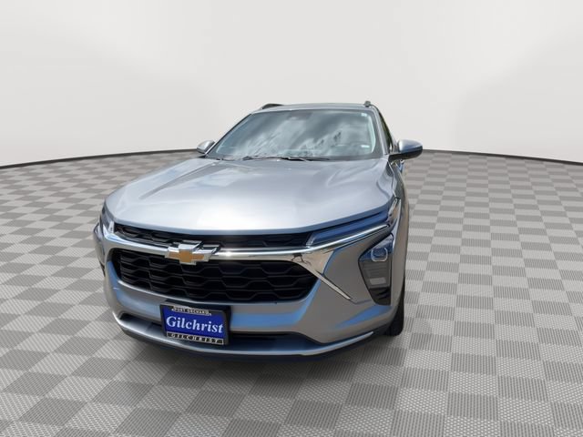 Used 2025 Chevrolet Trax LT FWD image 3