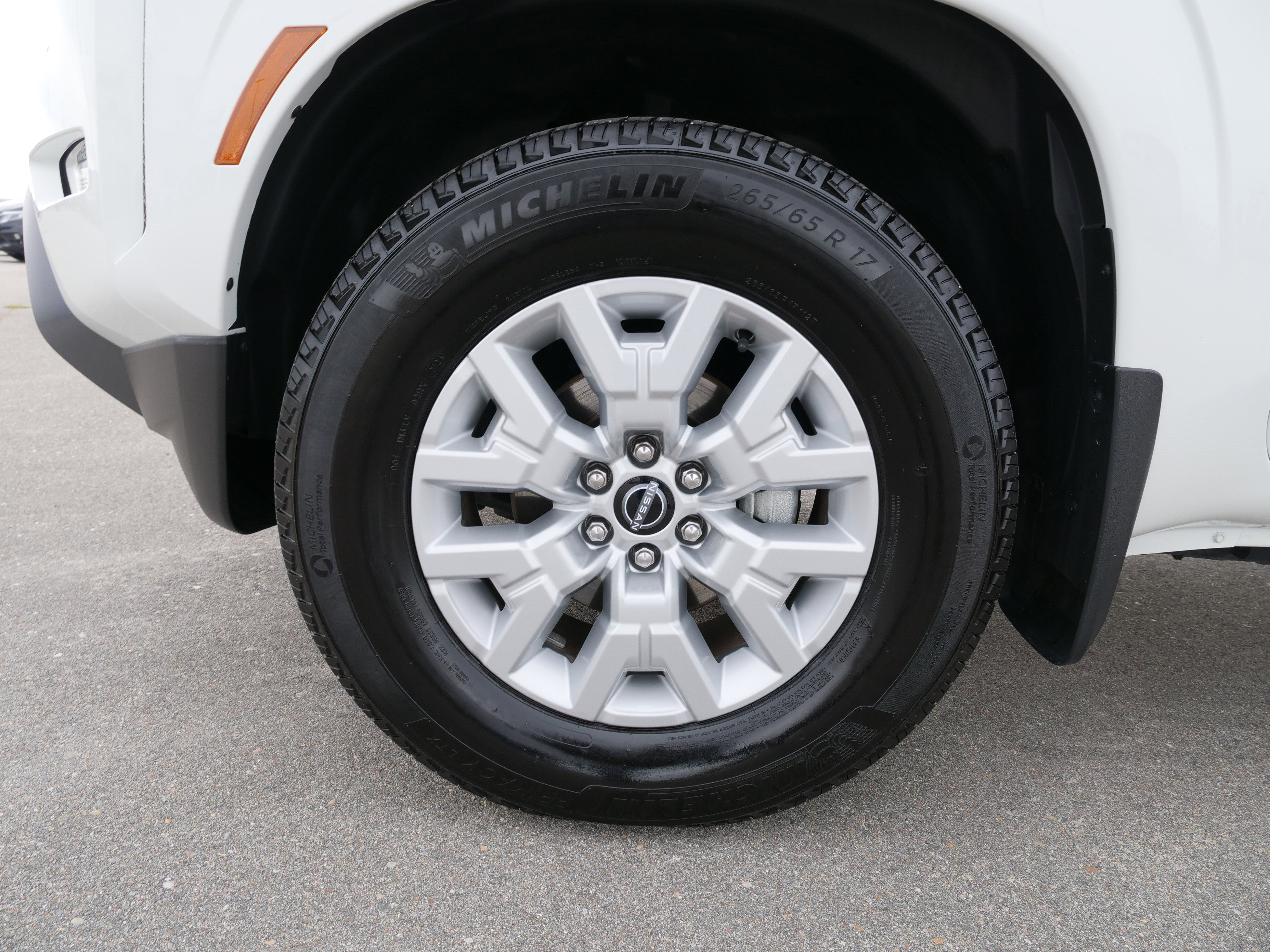 Used 2024 Nissan Frontier SV w/ SV Convenience Package image 14