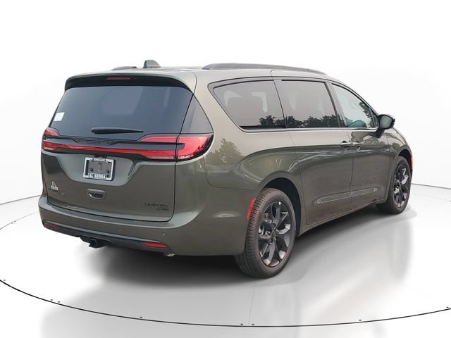 New 2027 Chrysler Pacifica Limited w/ Family Tech Group AWD/4WD image 4