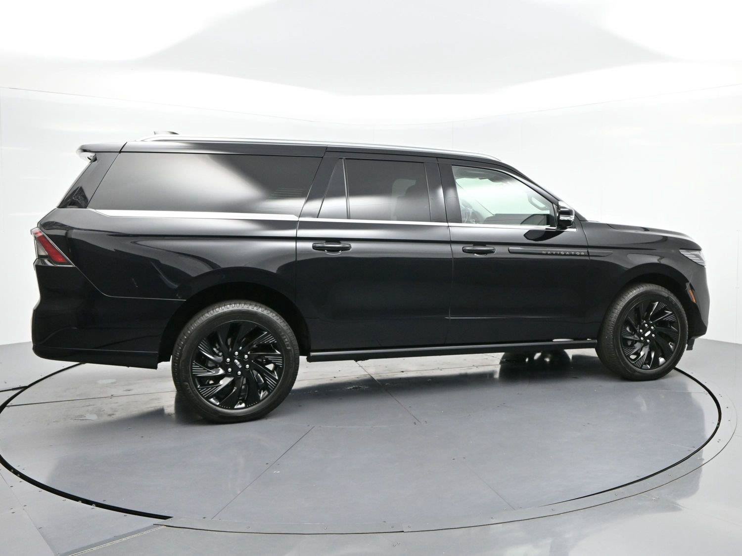 Used 2026 Lincoln Navigator L Black Label AWD/4WD image 8