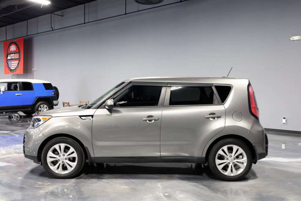 Used 2016 Kia Soul + FWD image 4