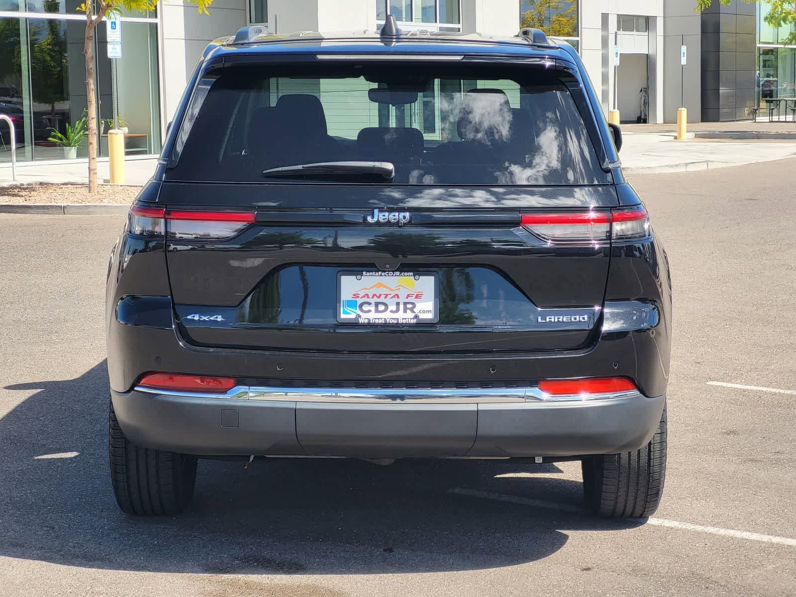 Used 2023 Jeep Grand Cherokee Laredo w/ Luxury Tech Group I AWD/4WD image 6
