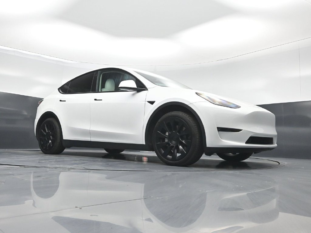 Used 2023 Tesla Model Y Long Range AWD/4WD image 2