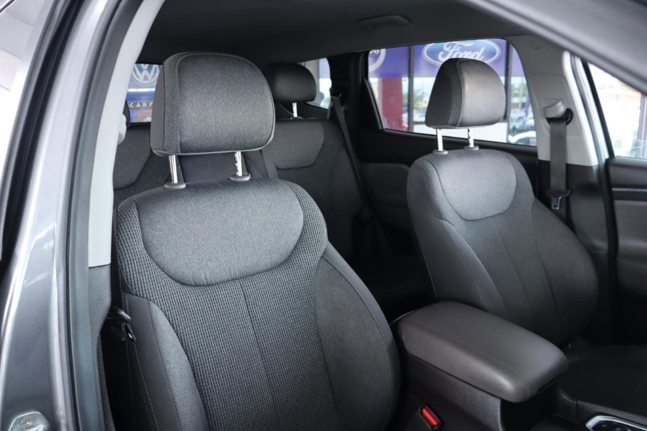 Used 2020 Hyundai Santa Fe SE image 36