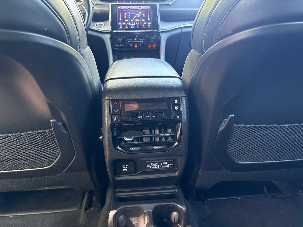 Used 2021 Jeep Grand Cherokee L Limited AWD/4WD image 17