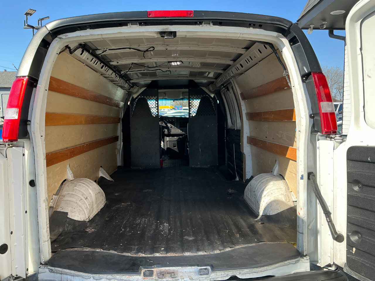 Used 2017 GMC Savana 2500 Extended image 19