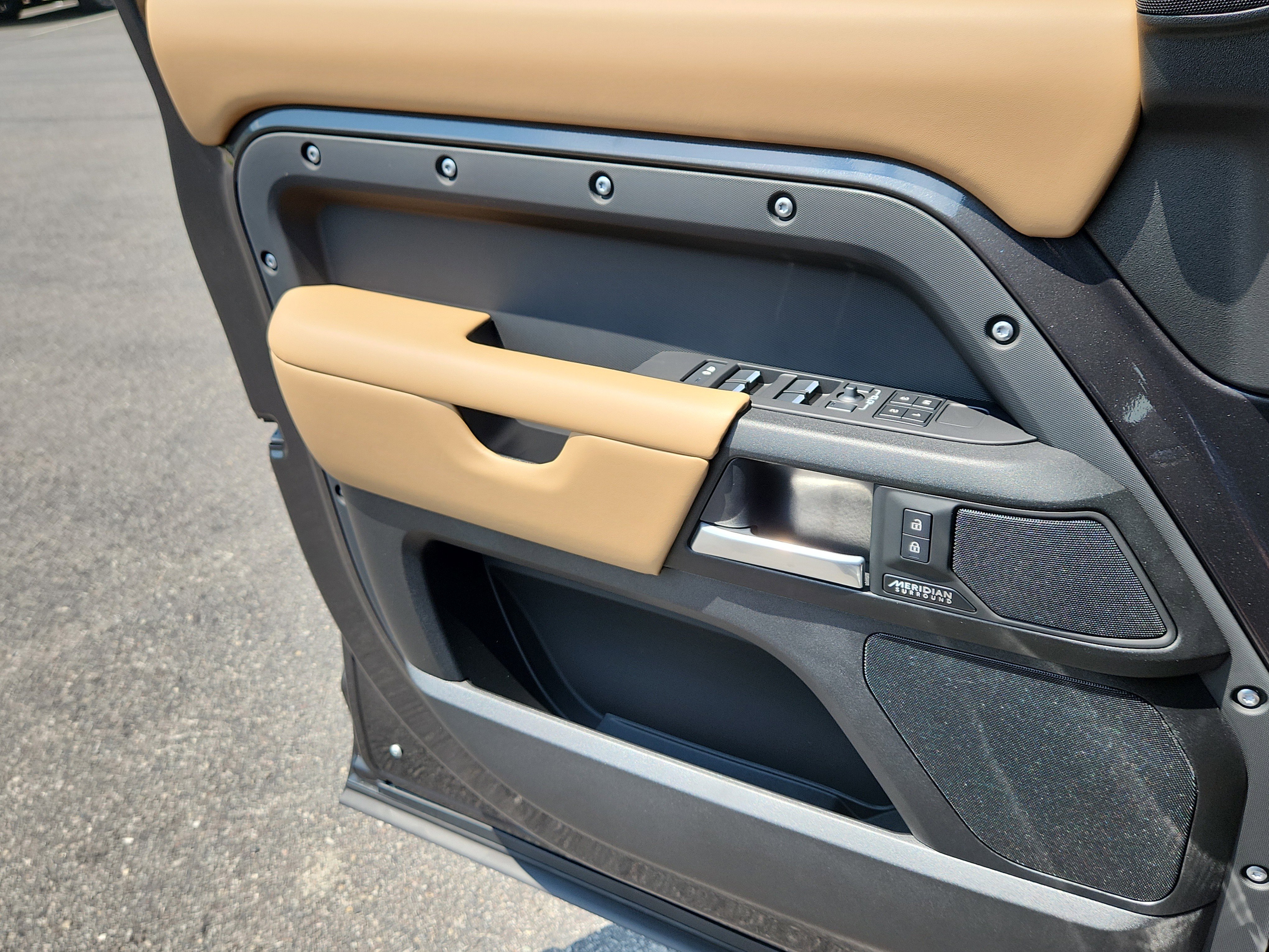 New 2025 Land Rover Defender 110 X image 8