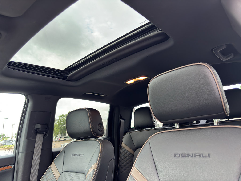 Used 2023 GMC Canyon Denali AWD/4WD image 15
