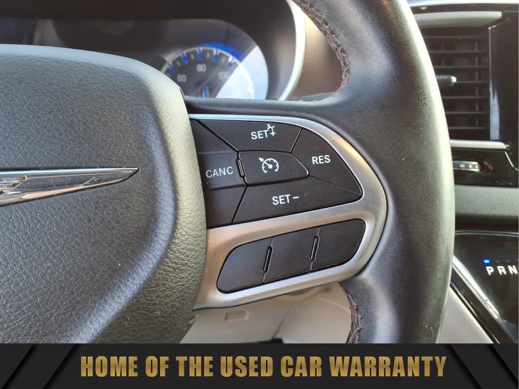 Used 2017 Chrysler Pacifica Touring-L image 21