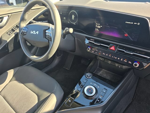 Certified 2024 Kia Niro Wind w/ Wind Preserve Package FWD image 12