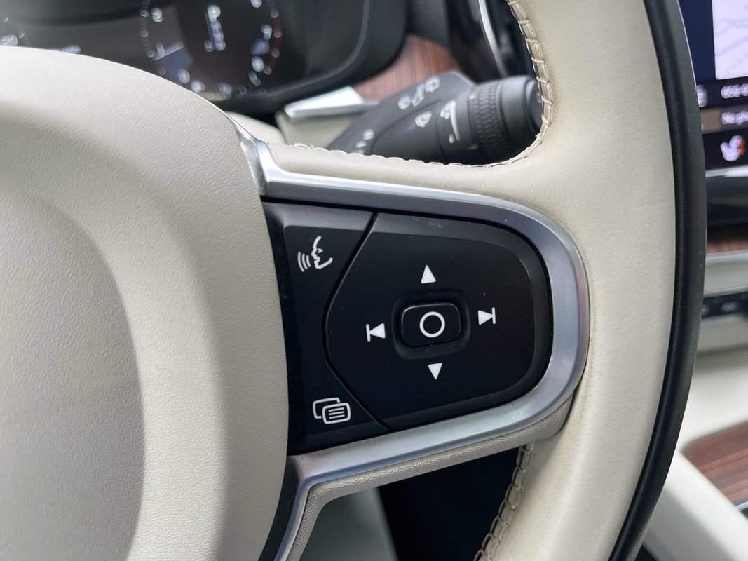 Used 2021 Volvo XC60 T5 Momentum w/ Protection Package AWD/4WD image 14