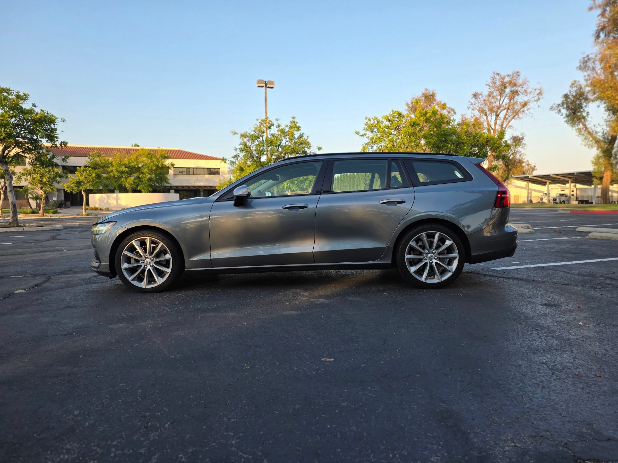 Used 2020 Volvo V60 T5 Momentum FWD image 7