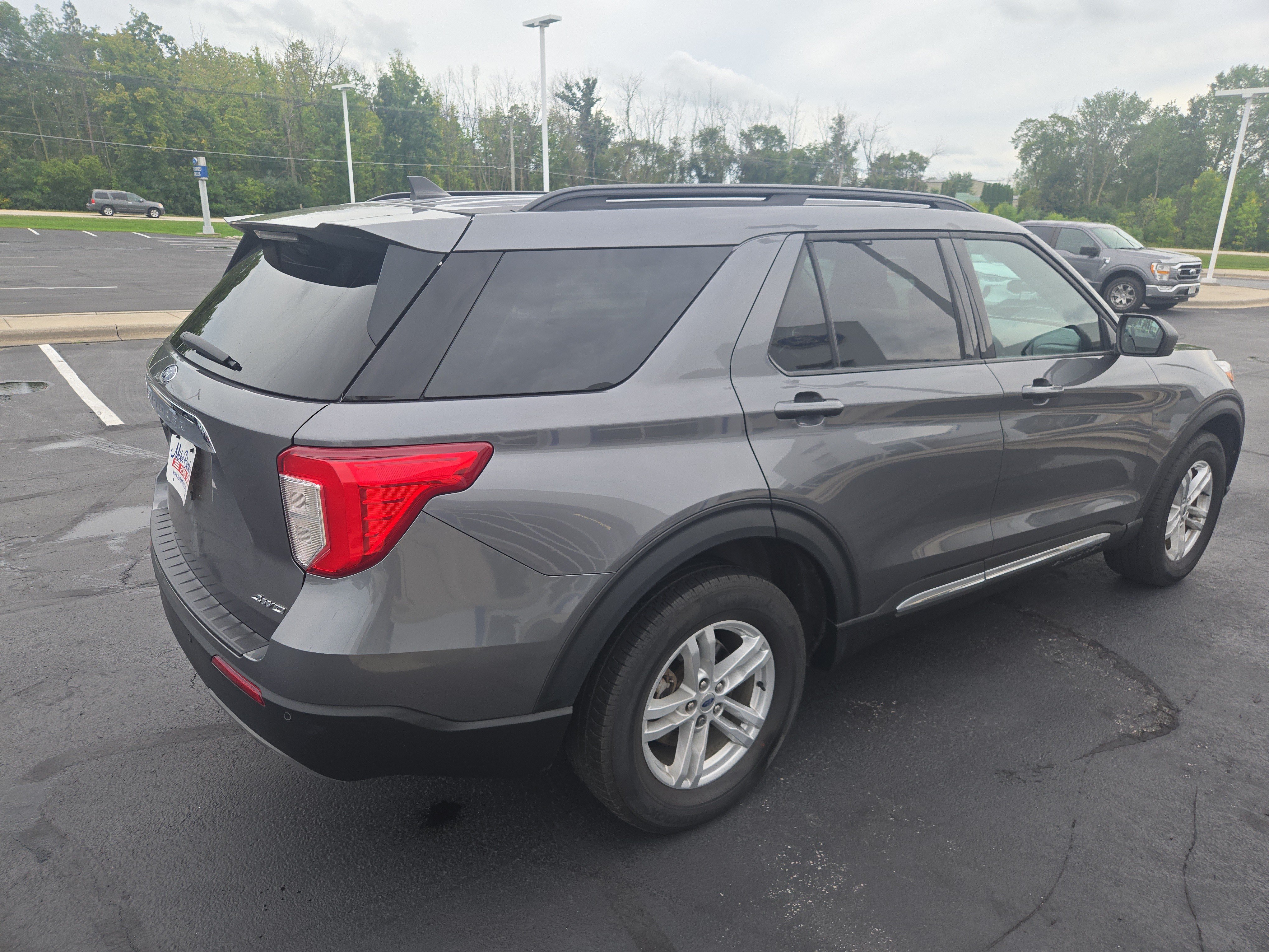 Used 2024 Ford Explorer XLT w/ Equipment Group 202A AWD/4WD image 7