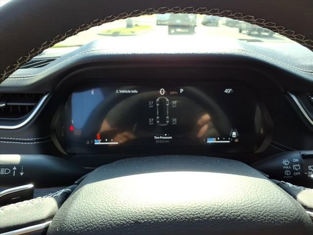 Used 2023 Jeep Grand Cherokee L Limited w/ Luxury Tech Group II image 17