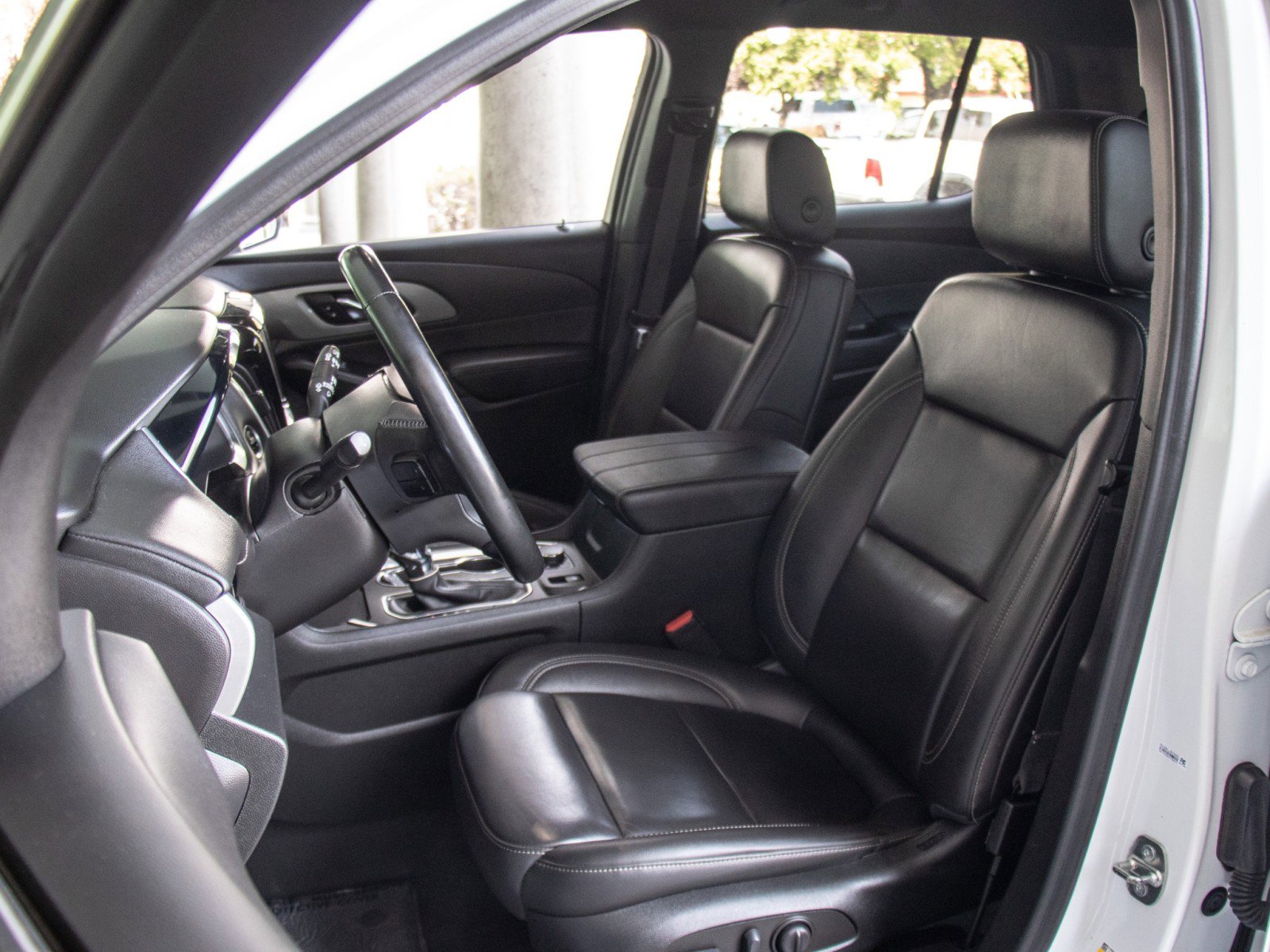 Used 2023 Chevrolet Traverse LT image 10