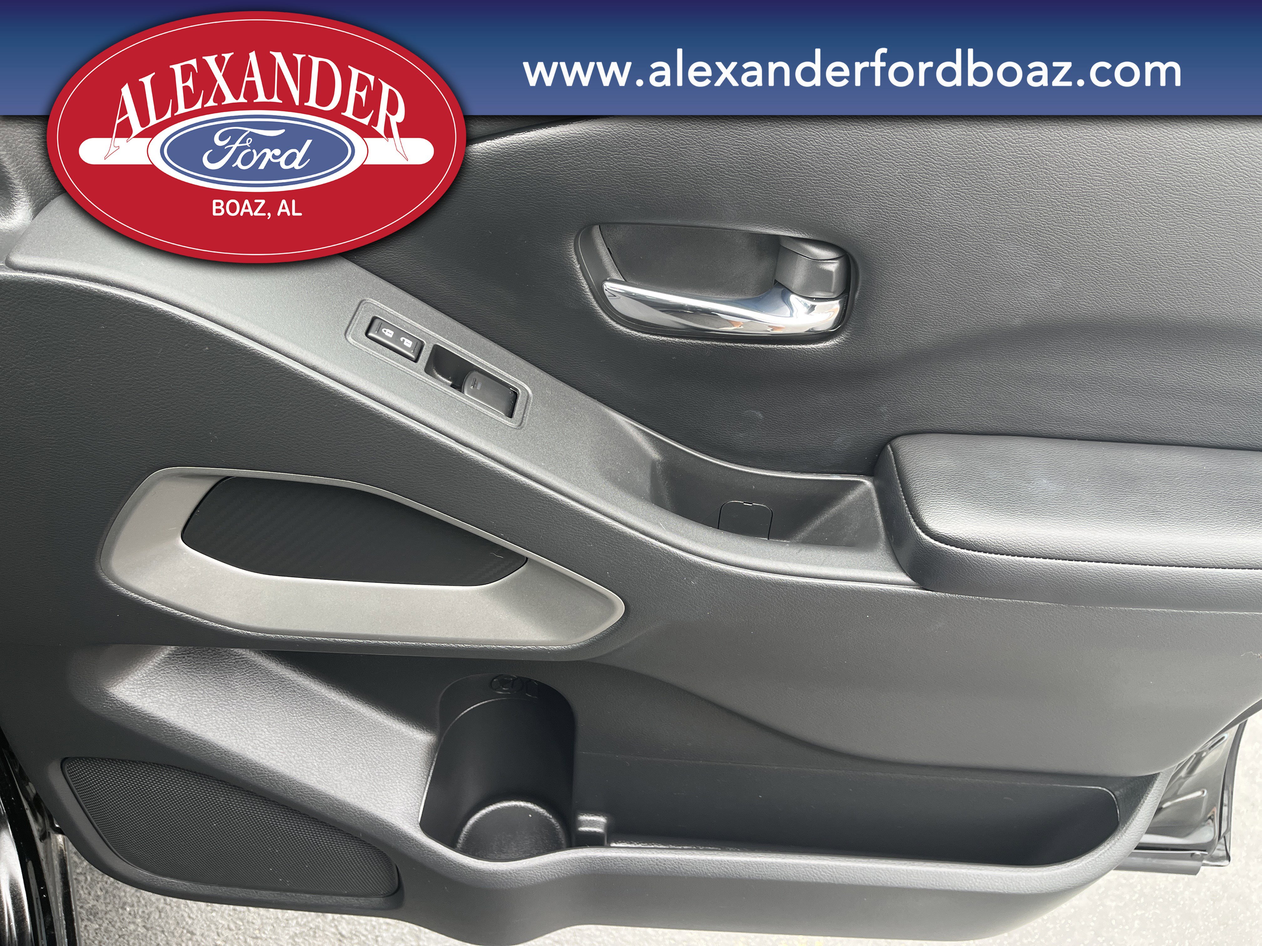 Used 2025 Nissan Frontier SV image 16